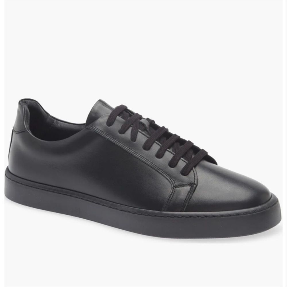Bruno Magli Magnifico Sneakers
Size 8 New